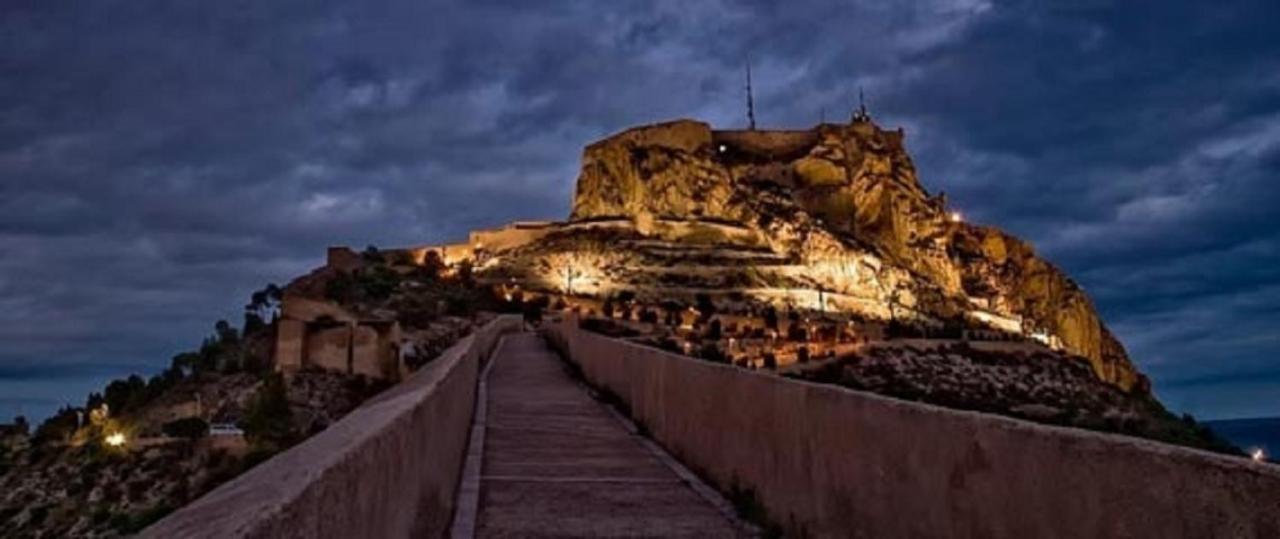 Luxury New Loft City Centre & Castle, Alicante Exteriör bild